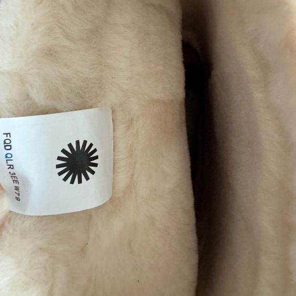 UGG Women’s Classic Short Shearling Braid Boots - Picture 15 of 16